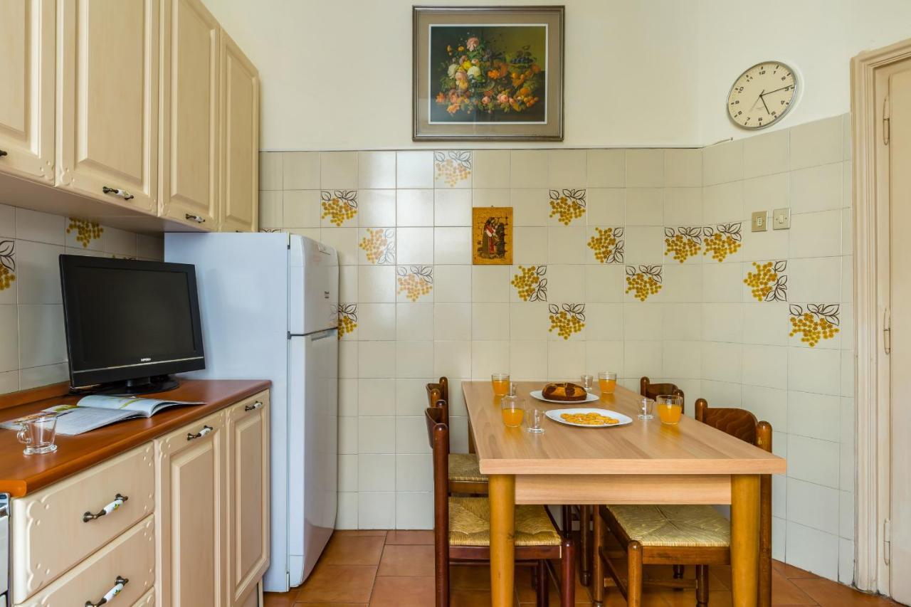 Rettifilo Family Apartment By Wonderful Italy Naples Exterior photo